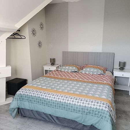 Grande Maison De Plain Pied Avec Jardin Arbore. Champignelles Luaran gambar