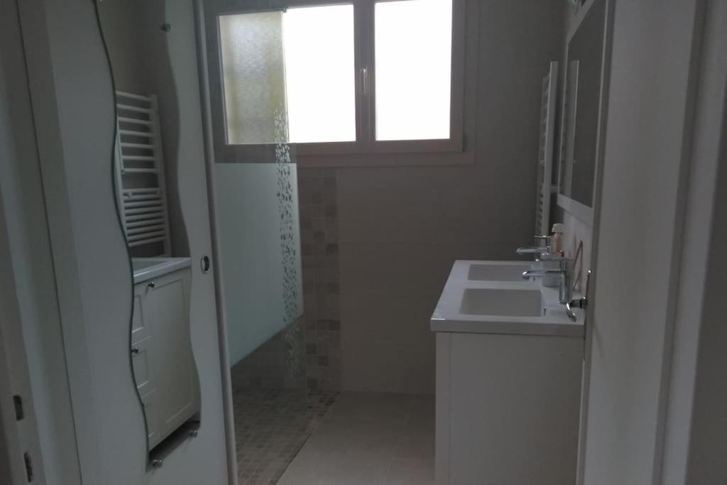 Grande Maison De Plain Pied Avec Jardin Arbore. Champignelles Luaran gambar