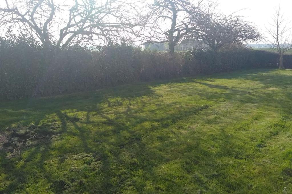 Grande Maison De Plain Pied Avec Jardin Arbore. Champignelles Luaran gambar