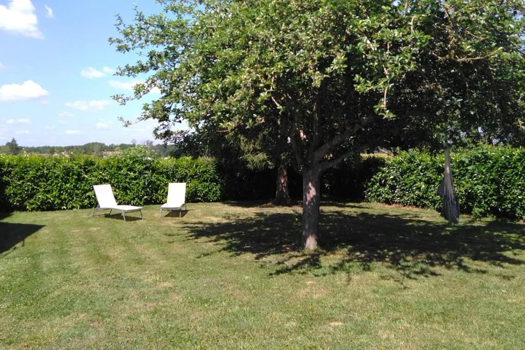 Grande Maison De Plain Pied Avec Jardin Arbore. Champignelles Luaran gambar