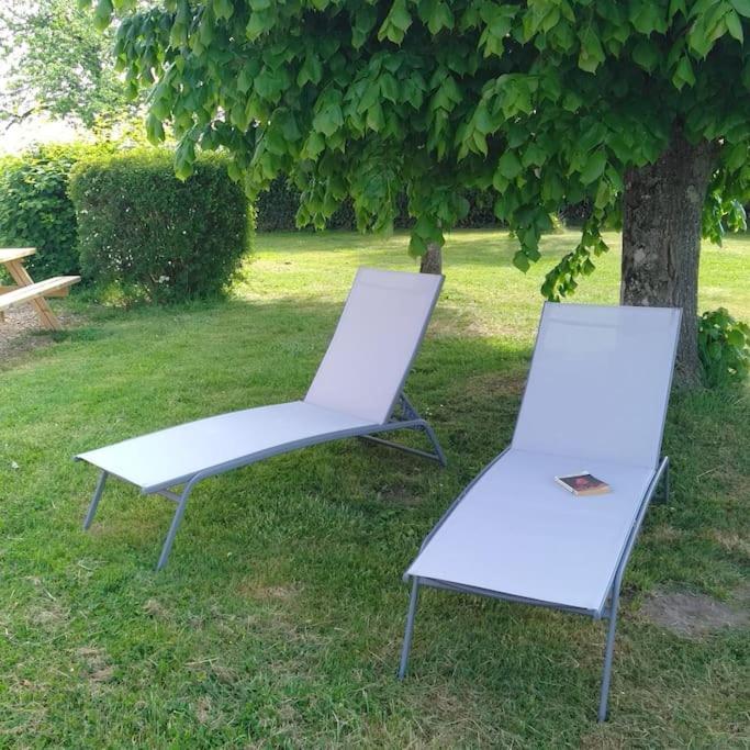 Grande Maison De Plain Pied Avec Jardin Arbore. Champignelles Luaran gambar