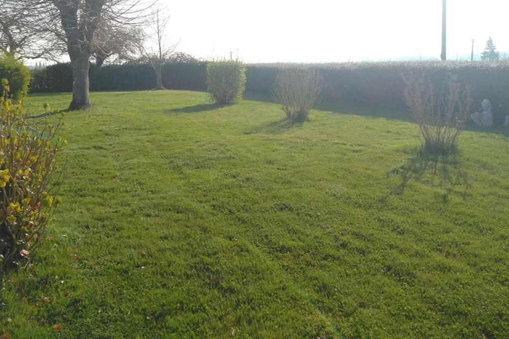 Grande Maison De Plain Pied Avec Jardin Arbore. Champignelles Luaran gambar