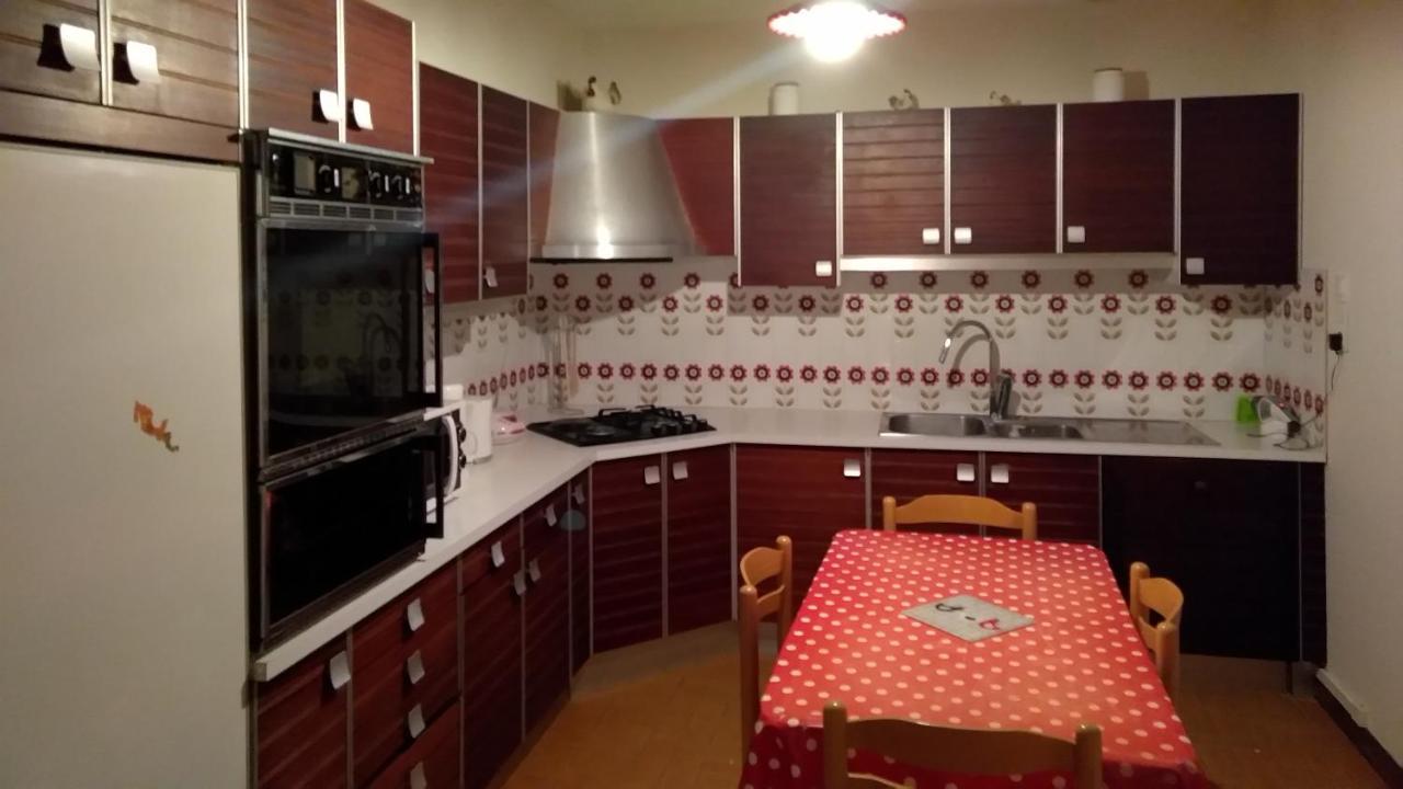 Grande Maison De Plain Pied Avec Jardin Arbore. Champignelles Luaran gambar