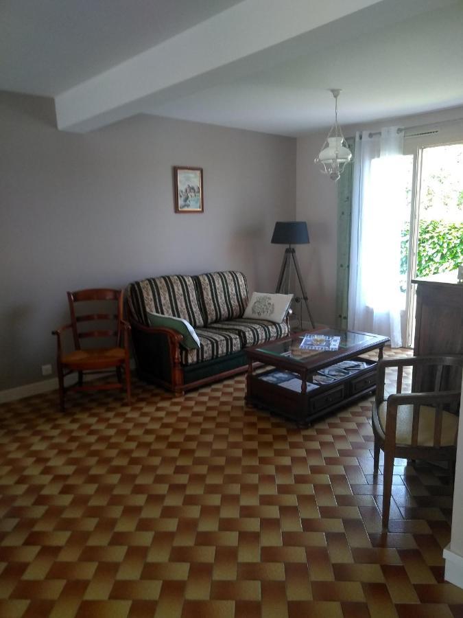 Grande Maison De Plain Pied Avec Jardin Arbore. Champignelles Luaran gambar